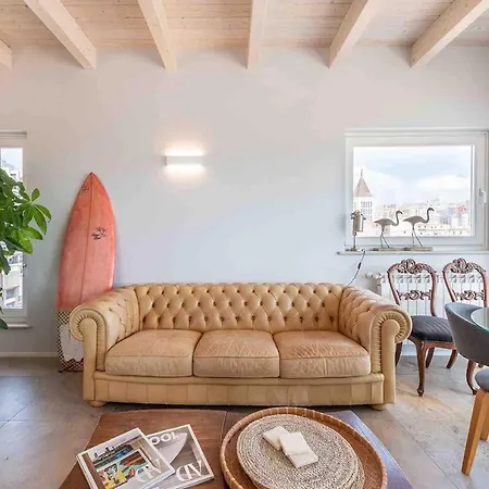 Exclusive Centre Penthouse 公寓