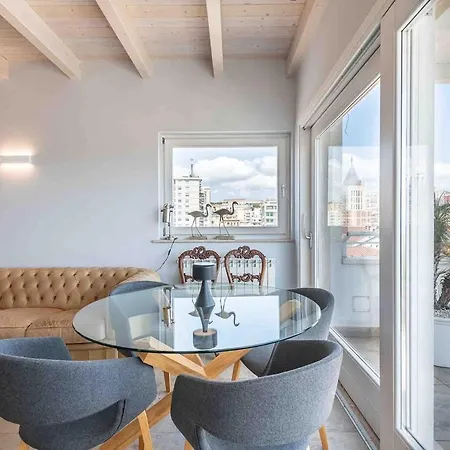 Exclusive Centre Penthouse 公寓