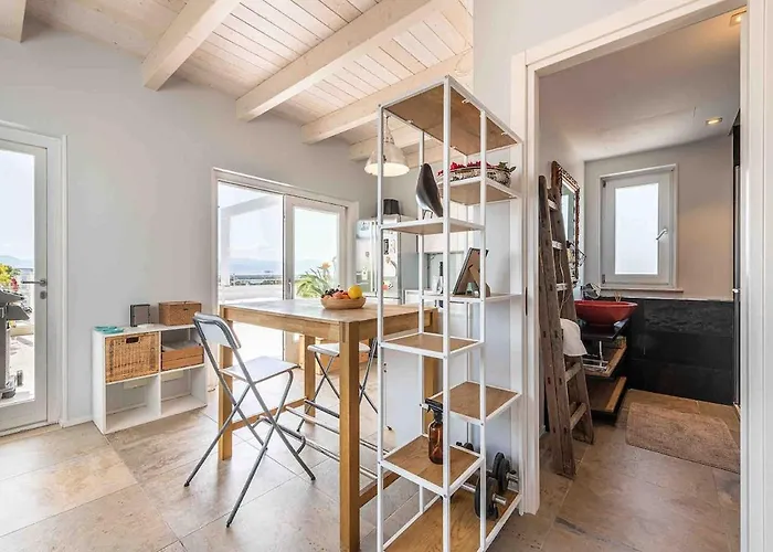 Exclusive Centre Penthouse Apartment *